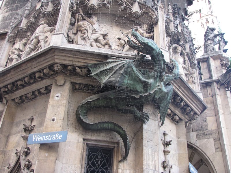 draak_rathaus munchen.jpg - Ook mooi, aan de zijkant van het Rathaus deze draak.